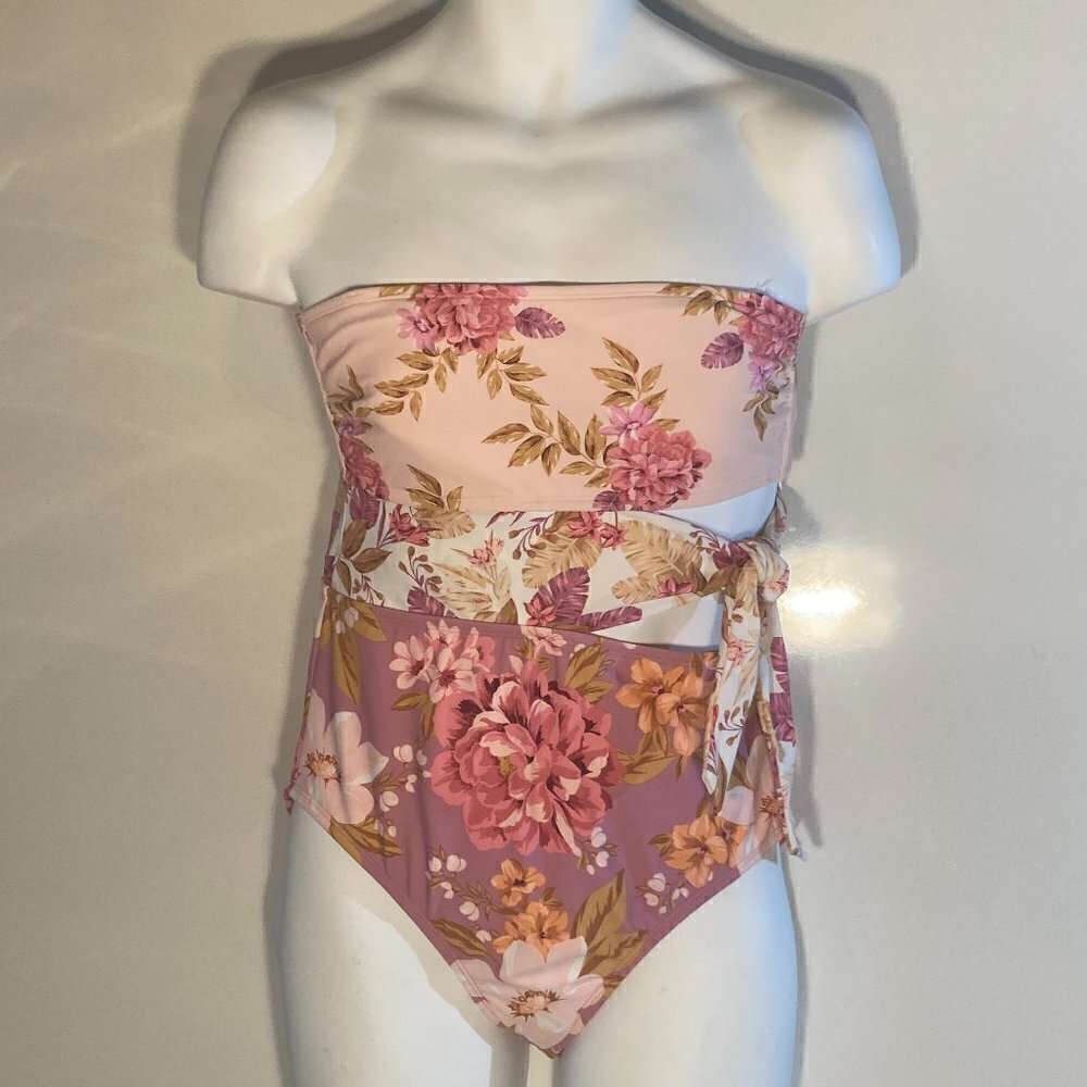 Kona Sol NWT SZ M Pink Floral Cut Out One Piece Figure Flattering Swimsuit Beach